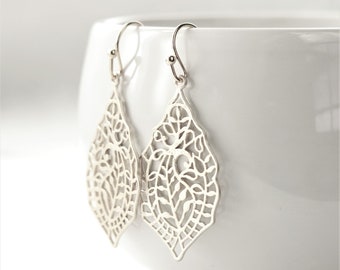 Silver Paisley Leaf Filigree Earrings . paisley earrings, silver earrings for wedding jewelry, bridal jewelry gift