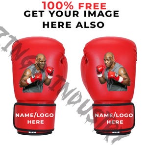 Könnte beinhalten: Ein Paar rote Boxhandschuhe mit schwarzem Besatz und einem weißen Klettverschluss. Die Handschuhe haben ein gedrucktes Bild eines Boxers auf jedem Handschuh. Der Text "NAME/LOGO HERE" ist auf dem Riemen jedes Handschuhs aufgedruckt.