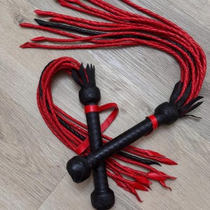 Látigo de cuero de gato rojo de nueve colas hecho a mano, látigo BDSM fetiche, látigo punzante