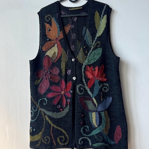 Chaleco de punto de algodón Pima con estampado floral en negro y verde azulado de Peruvian Connection Perú, talla M