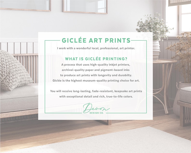 Pode incluir: Texto que explica o processo de impress&atilde;o gicl&eacute;e, que utiliza impressoras jato de tinta de alta qualidade, papel de arquivo e tintas &agrave; base de pigmentos para produzir impress&otilde;es de arte com longevidade e durabilidade. O texto afirma que a gicl&eacute;e &eacute; a escolha de impress&atilde;o de qualidade de museu mais alta para a arte. O texto tamb&eacute;m afirma que as impress&otilde;es s&atilde;o dur&aacute;veis, resistentes ao desbotamento e impress&otilde;es de arte de qualidade superior com detalhes excepcionais e cores ricas e realistas. O texto est&aacute; em uma caixa branca com uma borda verde e o texto "Devon Design Co." est&aacute; abaixo do texto.
