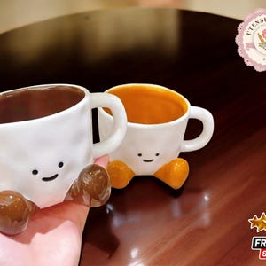 3D 脚付きセラミックマグ | かわいいスマイリーフェイスデザイン | 遊び心のあるコーヒードリンクウェア | 彼女への楽しいギフト | 愛らしいドリンクカップ