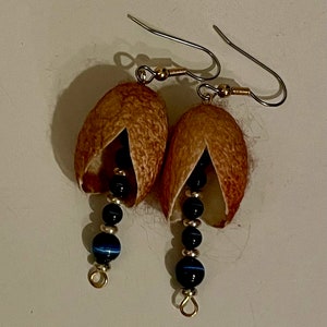 Brown and Navy Silk Cocoon Earrings, Hand Dyed, Bead Earrings, Lightweight Earrings, OOAK, Silk Cocoons, Gold and Silver-toned findings zdjęcie 4