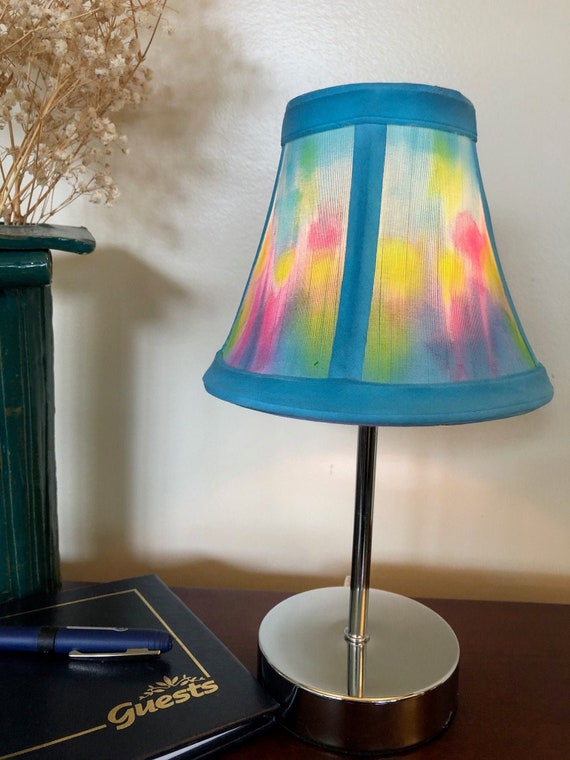 Accent lamp base outlet