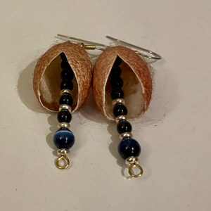 Brown and Navy Silk Cocoon Earrings, Hand Dyed, Bead Earrings, Lightweight Earrings, OOAK, Silk Cocoons, Gold and Silver-toned findings zdjęcie 3