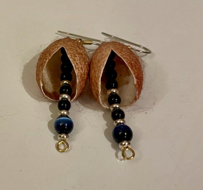 Brown and Navy Silk Cocoon Earrings, Hand Dyed, Bead Earrings, Lightweight Earrings, OOAK, Silk Cocoons, Gold and Silver-toned findings zdjęcie 3