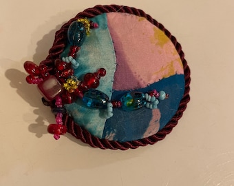 Handgemachte Seiden Brosche, Bead Embroidery, Patchwork Granatapfel Design