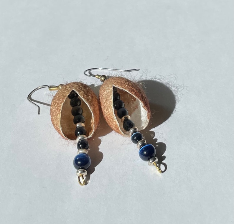 Brown and Navy Silk Cocoon Earrings, Hand Dyed, Bead Earrings, Lightweight Earrings, OOAK, Silk Cocoons, Gold and Silver-toned findings zdjęcie 5