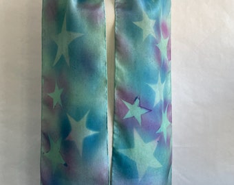 Stermotieven op zijden sjaal, met de hand beschilderd met milieuvriendelijke kleurstoffen