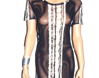 Vestido con abertura alta transparente en gris y negro de Cha Cha Vente S