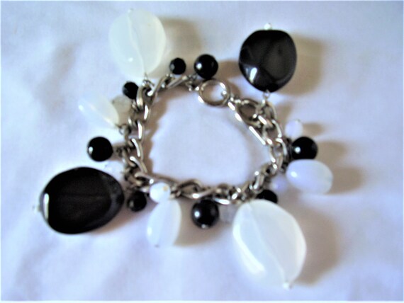 Silver tone Black White Beaded Bracelet - image 5