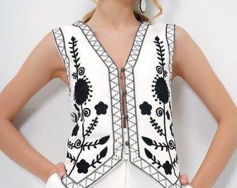 Women's Cotton Waistcoat with Traditional Ornament l Ukrainian vyshyvanka l Embroidered Gift for Her l Vintage jacket