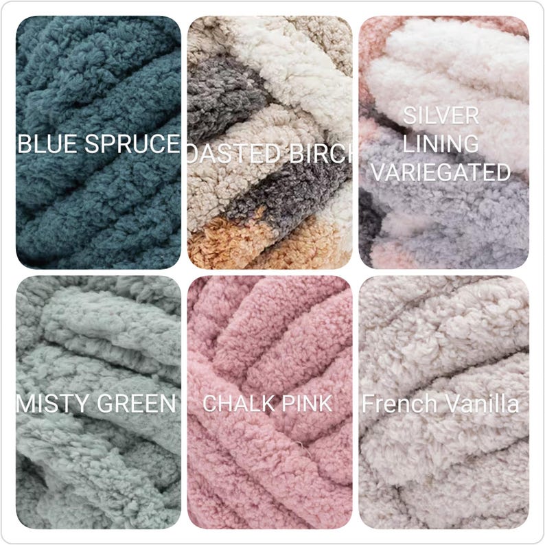 Puede incluir: Un collage de seis madejas de hilo gruesas y texturizadas en varios colores etiquetadas como Blue Spruce, Roasted Birch, Silver Lining Variegated, Misty Green, Chalk Pink y French Vanilla. Cada secci&oacute;n muestra la fibra suave y en bucles.