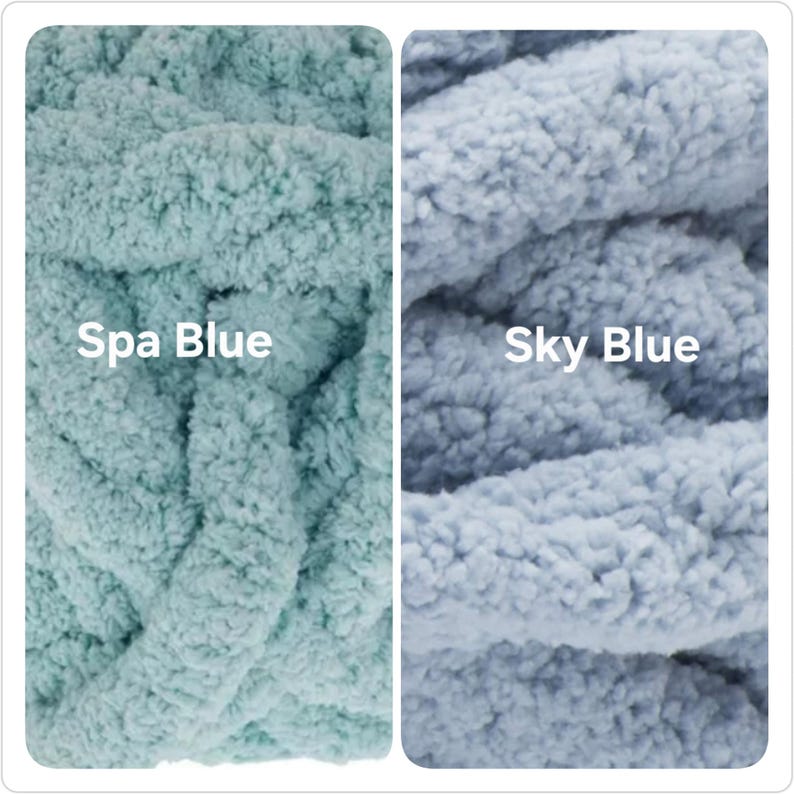 Puede incluir: Dos paneles contiguos de hilo grueso, suave y texturizado. El panel izquierdo es de un color azul verdoso claro etiquetado como Spa Blue, y el panel derecho es de un color azul b&iacute;garo claro etiquetado como Sky Blue. El hilo tiene un aspecto grueso.