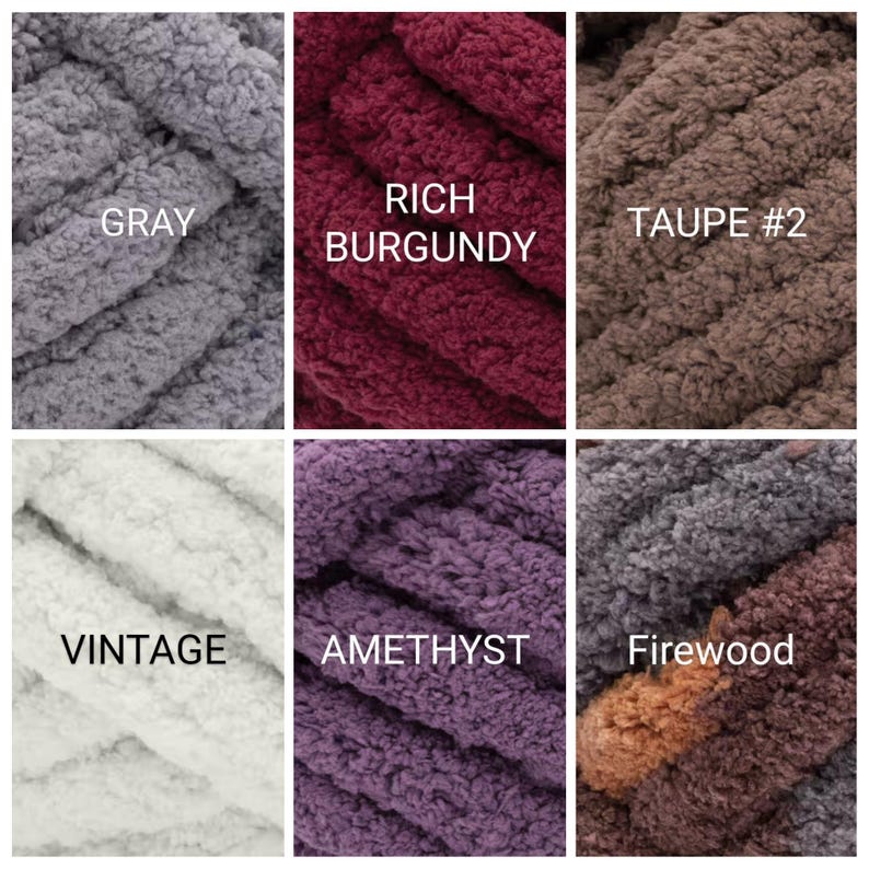 Puede incluir: Una cuadr&iacute;cula de seis muestras de hilo de chenilla grueso en varios colores etiquetadas como Gray, Rich Burgundy, Taupe #2, Vintage, Amethyst y Firewood. Cada secci&oacute;n muestra los bucles suaves, texturizados y gruesos del material.