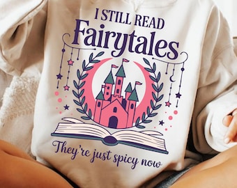 Todavía leo cuentos de hadas PNG SVG, diseño de camiseta de libro picante para mujer, sublimación para amantes de los libros de romance oscuro, clipart de regalo para lectores obscenos PNG