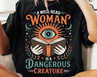 Gut gelesene Frau PNG, gefährliche Kreatur, feministisches Zitat Design, Buchliebhaber Sublimation PNG, Ermächtigung für Frauen PNG, Feministisches Shirt Png