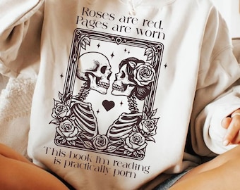 Lettori di Smut SVG PNG, Le rose sono pagine rosse sono consumate Png, Scheletro di lettura divertente dei libri Svg, Libro piccante Svg, Lettore piccante Svg, Dark Romance