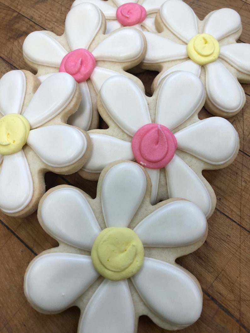 DAISY SUGAR COOKIES 12 Decorated Sugar Cookie Party Favors Etsy
