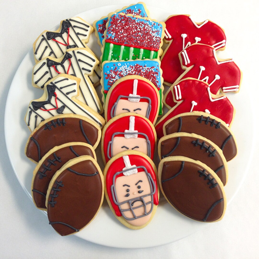 WISCONSIN BADGER Cookies, Decorated Sugar Cookie Gift Tin, 18 Cookies