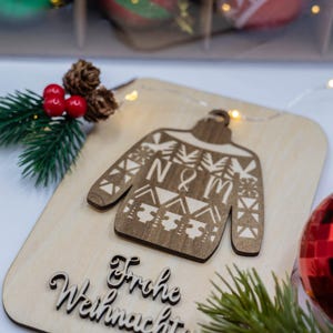 Holzkarte/Personalisierbar/Weihnachtsgeschenk/Weihnachtskarte/Baumschmuck/Ornament/Holz/Lasergravur/Weihnachtspullover/UglyChristmasSweater