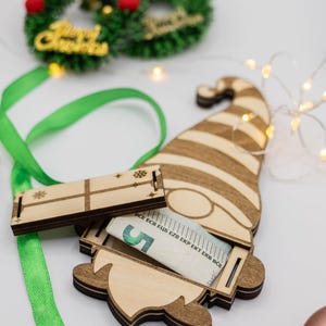Holzwichtel/Wichtel/Geldgeschenk/Weihnachtsgeschenk/Wichtelgeschenk/Weihnachtswichtel/Holz/Lasergravur/Weihnachten/Gnome/Personalisierbar/
