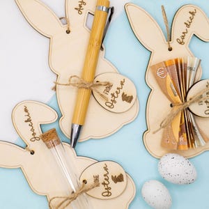 Geldgeschenk für Ostern Geschenkidee Osterkarte Holzkarte Hase Holz Lasergravur Personalisiert Kugelschreiber Wunscherfüller Handgefertigt
