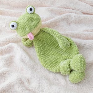 Chubby frog crochet pattern in English, baby toys, cute beginner crochet projects, amigurumi lovey frog on vacation, snuggler plushie frog.