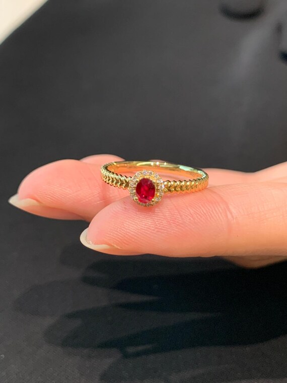 ルビー オーバルカット ゴールドリング 18Kゴールド ルビーリング：オーバルカット ダイヤモンドパヴェ、7月の