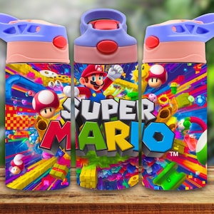 May include: A water bottle with a Super Mario Bros. design. The bottle has a blue, pink, and red lid with a flip-top opening. The body of the bottle is covered in a vibrant design with Mario, mushrooms, and other game elements. The bottle is suitable for carrying 500ml of liquid.