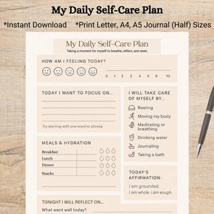 Peut inclure: Un journal de planification de soins personnels intitulé "My Daily Self-Care Plan" avec des invites pour la réflexion quotidienne. Comprend des sections pour l'humeur, la concentration, les repas et les affirmations. Un stylo noir est présent.