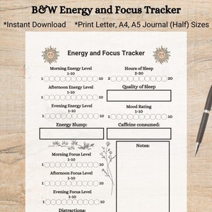 Könnte beinhalten: Ein schwarz-weiß druckbarer Energie- und Fokus-Tracker mit Sonnenillustrationen. Der Tracker enthält Abschnitte für Energielevel, Schlaf, Stimmung und Fokus, mit Platz für Notizen. Ein Stift liegt auf der Holzoberfläche.