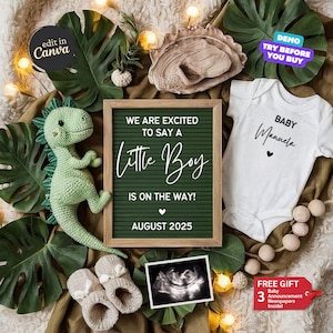 Puede incluir: Un tablero de letras de fieltro verde con el texto "We are excited to say a Little Boy is on the way! August 2025". También se ve un body blanco con el texto "Baby Manuela" y un dinosaurio de crochet verde.