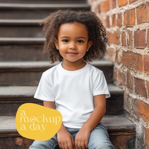 Maqueta de camiseta Bella Canvas 3001T para niña negra / Maqueta de camiseta para niña negra / Afroamericana / Maqueta de camiseta Bella Canvas para niña negra