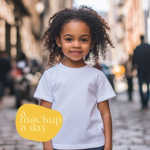 Maqueta de camiseta Bella Canvas 3001T para niña negra / Maqueta de camiseta para niña afroamericana / Maqueta de camiseta Bella Canvas para niña negra / Estilo de vida para niños