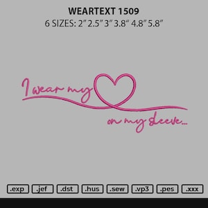 Puede incluir: Diseño bordado en rosa con el texto "I wear my heart on my sleeve..." y un corazón. El diseño está disponible en 6 tamaños: 5,08 cm, 6,35 cm, 7,62 cm, 9,65 cm, 12,19 cm y 14,73 cm.