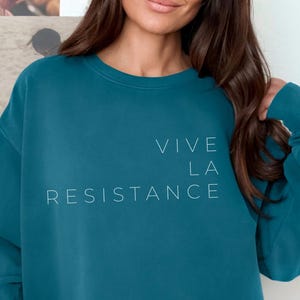 Frauenrechte-Shirt, Unterstützen Sie soziale Gerechtigkeit mit einem Vive-la-Widerstand Comfort Colors-Sweatshirt, feministisches politisches Shirt, Damenbekleidung