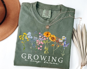 Floral Pregnancy Announcement Shirt, Growing a Tiny Human Shirt, Wildflowers Pregnancy Announcement Tee, Comfort Colors® Pregnancy Reveal