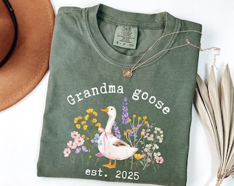Custom Grandma Goose Shirt, Mama Est Year, Mama Goose Shirt, Flower Pregnancy Announcement, Comfort Colors® Pregnancy Reveal,New Grandma Tee