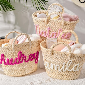 Sac à main de demoiselle d'honneur en paille personnalisé, sac de plage de demoiselle d'honneur, panier-cadeau de demoiselle d'honneur, sac cadeau de enterrement de vie de jeune fille, panier cadeau à main personnalisé