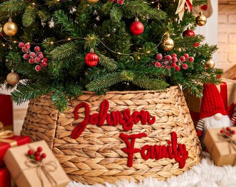 Personalized straw Christmas tree skirt, Rustic Handwoven Holiday Tree Base Cover, Family Name Tree Skirt , Xmas Home Decor
