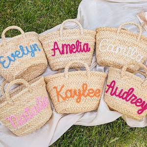 Personalisierte Stroh Brautjungfer Strandtasche, Brautjungfer Strandtasche, Junggesellinnenabschied Geschenktasche, Brautjungfer Geschenkkorb, kundenspezifischer Handgeschenkkorb