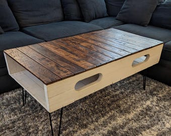 Reclaimed Wood Pallet Coffee Table: Rustic Vintage Style