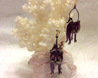 Designer marked enamel on metal drop dangle cat kitty kitten earrings.