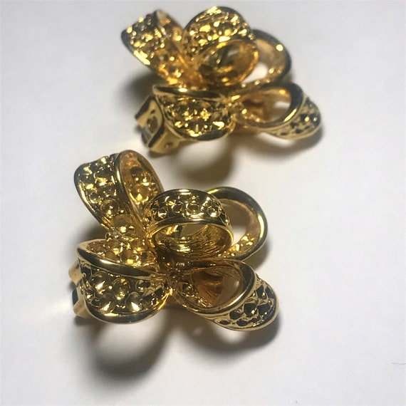 Vintage Blanca gold toned filigree ribbon bow shaped … - Gem