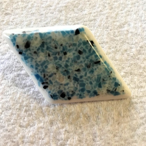 Vintage 1960s diamond shaped confetti lucite clip… - image 4