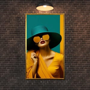 Arte en lienzo de una mujer glamurosa: retrato de moda en amarillo y verde azulado