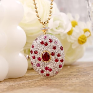 18k Gold Ruby Pendant, Luxurious Elegant Diamond Pave Pendant, Oval Cut Ruby Set Photo Box Pendant, Vintage Heritage Jewelry, Openable.