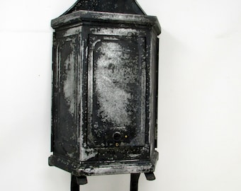 Vintage Black Metal Wall Mount Mail Box Tudor Mailtainer USA Missing Key Wall Mount Mailbox Mail Box Storage Letter Holder 1930s Rustic