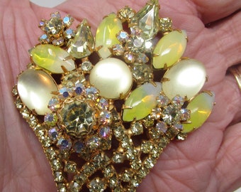 Vintage Rhinestone Brooch Yellow opalescent Stones all Pronged in Lovely Basket Design Unsigned Estate Jewelry